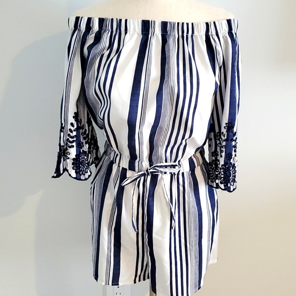 Style House Romper with pockets navy & White Size excellent condition.